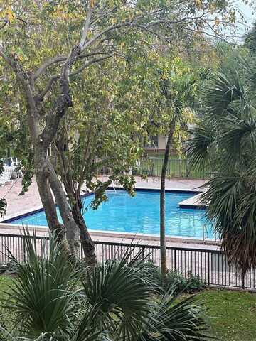 8180 Geneva Ct, Doral, FL 33166