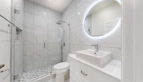 9231 W 32nd Ln, Hialeah, FL 33018