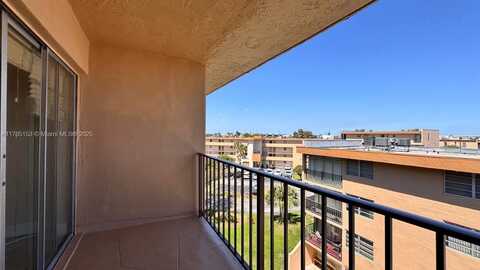8889 Fontainebleau Blvd, Miami, FL 33172