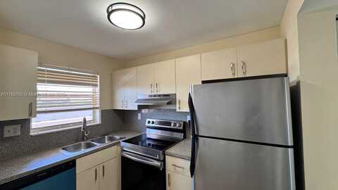 8889 Fontainebleau Blvd, Miami, FL 33172