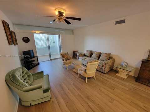 230 NE 26th Ave, Boynton Beach, FL 33435