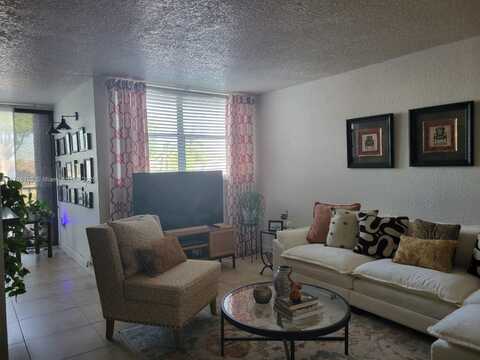 9411 SW 4th St, Miami, FL 33174