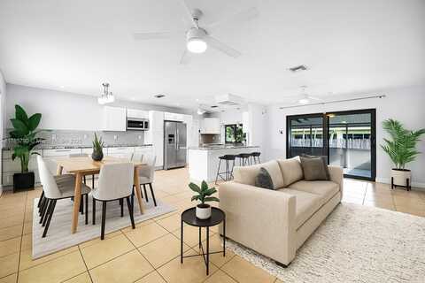 8451 NW 10th St, Pembroke Pines, FL 33024