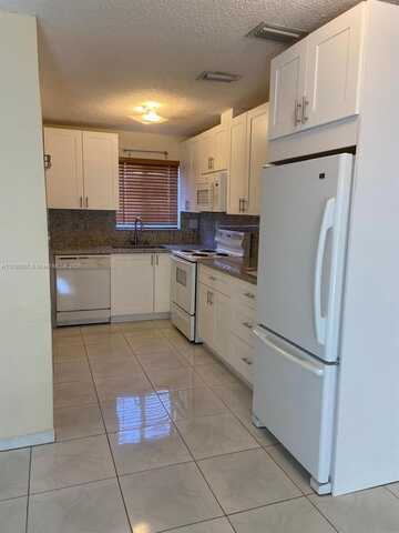 8050 NW 10th St, Miami, FL 33126