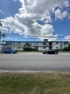 6780 SW 44th St, Miami, FL 33155