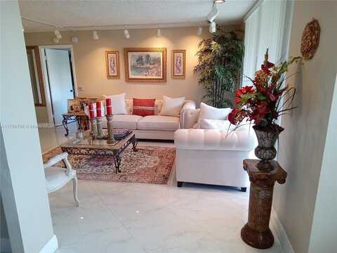 1000 Saint Charles Pl, Pembroke Pines, FL 33026