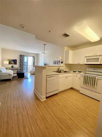 10 Aragon Ave, Coral Gables, FL 33134
