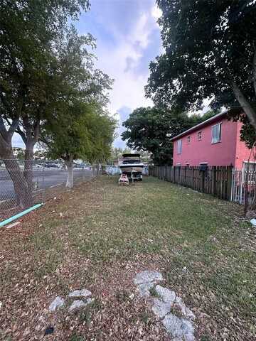 2754 NW 46th St, Miami, FL 33142