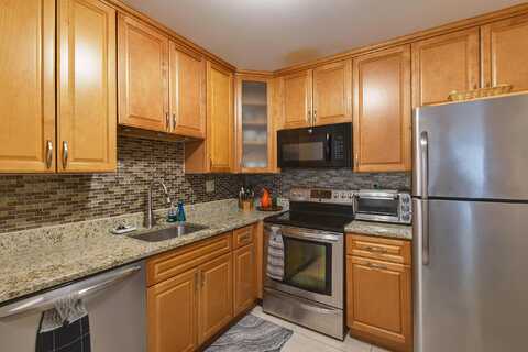 2470 W Good Hope Rd, Glendale, WI 53209