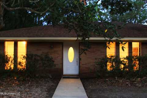 831 Graveline Road, Gautier, MS 39553