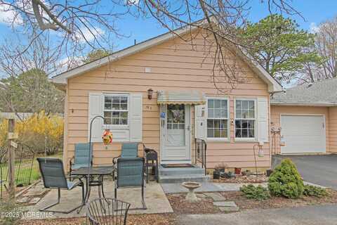 19c Lexington Drive, Whiting, NJ 08759