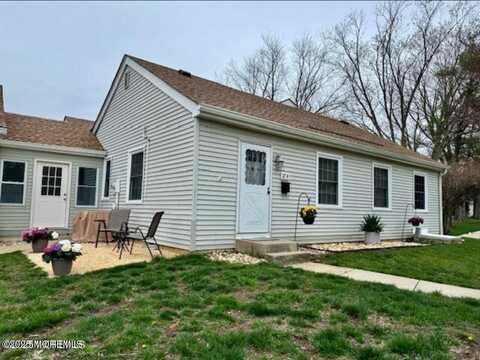 17a Plaza Del Campillo, Freehold, NJ 07728