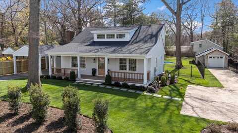 1000 Washington Drive, Centerport, NY 11721