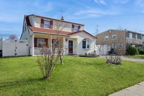 105 Old Oak Lane, Levittown, NY 11756