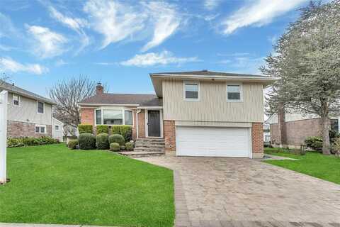 129 Manor Street, Plainview, NY 11803