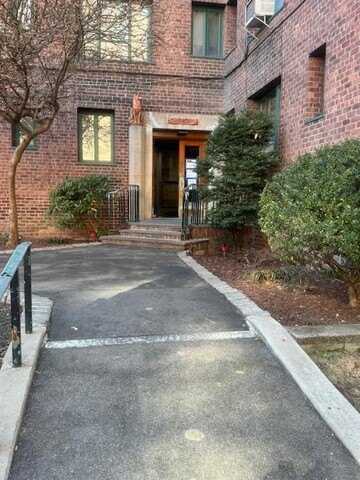 1595 Metropolitan Avenue, Bronx, NY 10462