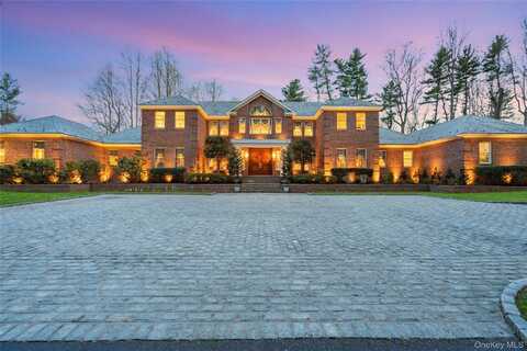 2 Factory Pond Road, Ludingtonville, NY 11560