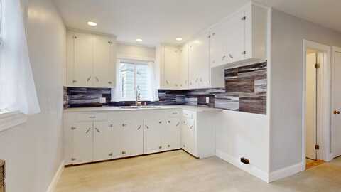 2 First Avenue, Augusta, ME 04330