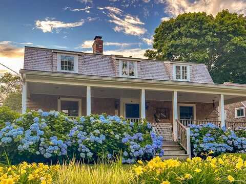 4 Dempster Park, Oak Bluffs, MA 02557