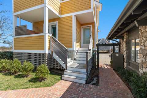 26 Union Court, Vineyard Haven, MA 02568