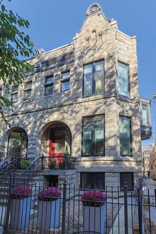 610 W Oakdale Avenue, Chicago, IL 60657