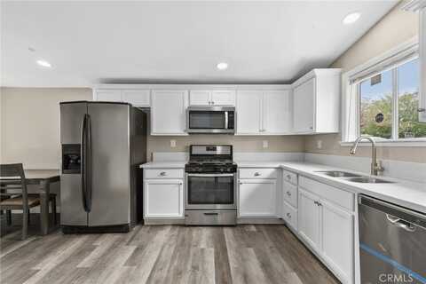 1023 W Avenue H2, Lancaster, CA 93534
