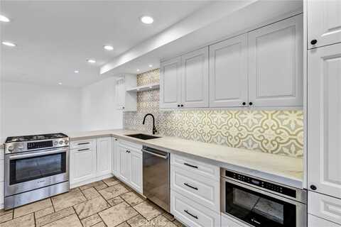 334 Tours Lane, Costa Mesa, CA 92627