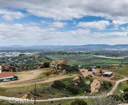 501 Thompson Avenue, Chatsworth, CA 91311