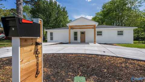 6116 Pisgah Drive NW, Huntsville, AL 35810