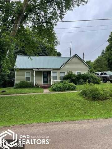 502 N C Street, Fairfield, IA 52556