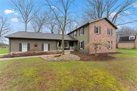 1929 Twin Oaks Drive, Girard, OH 44420