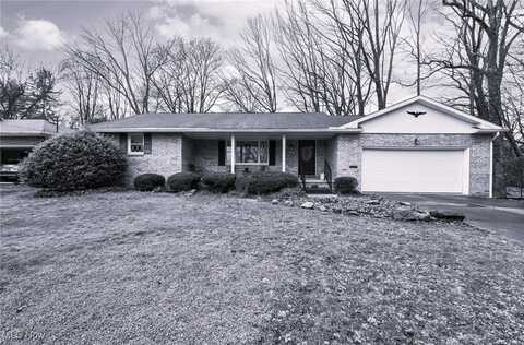 2332 Shawnee Trail, Youngstown, OH 44511