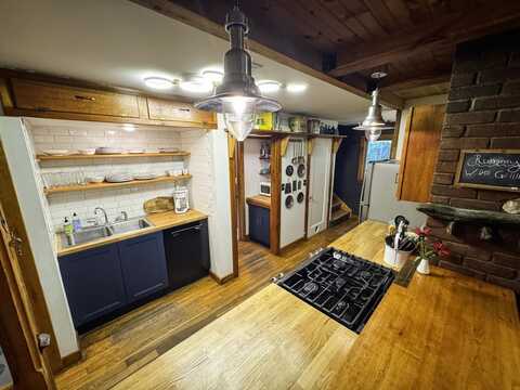 53 Rocky Road, Warren, VT 05674