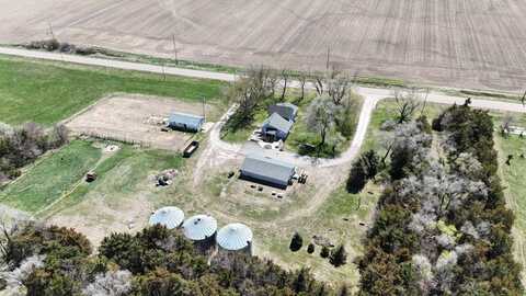 1103 W 6th Road, Giltner, NE 68841