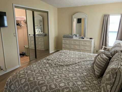 905 CAPE COD LANE, Naples, FL 34110
