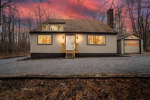 27 W Cherokee Trail, Albrightsville, PA 18210