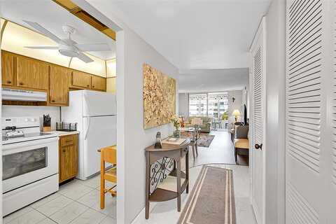 8110 Sunrise Lakes Blvd, Sunrise, FL 33322