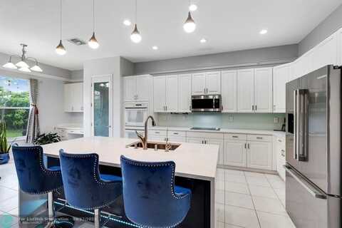 19084 Skyridge Cir, Boca Raton, FL 33498
