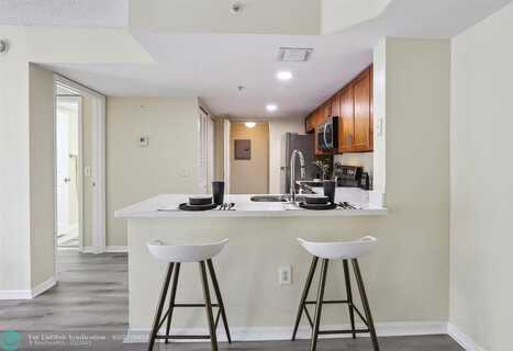 5051 Wiles Rd, Coconut Creek, FL 33073