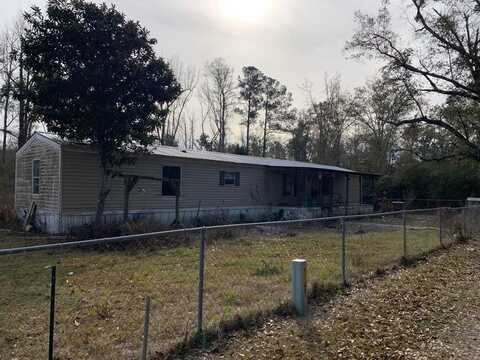 124 West Ave, Wewahitchka, FL 32465