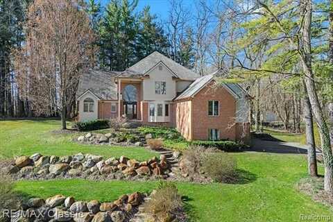 5721 CORALWOOD Court, Commerce Township, MI 48382