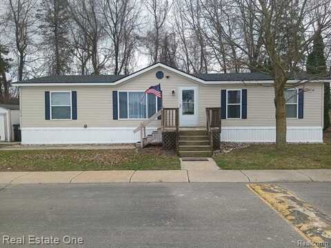 275 E Hunters Rill Street, Oxford, MI 48371