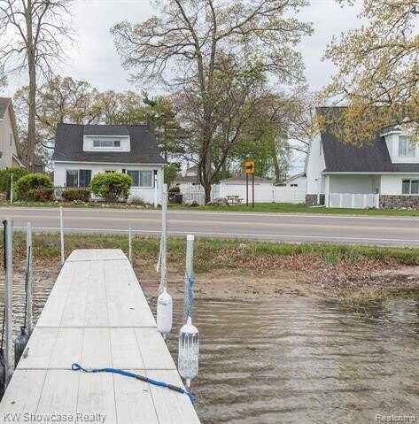 8665 Cooley Lake Road, White Lake, MI 48382