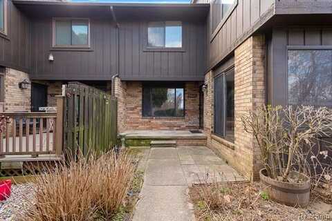 37477 CLUBHOUSE Drive, Sterling Heights, MI 48312