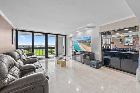 2400 Presidential Way, West Palm Beach, FL 33401