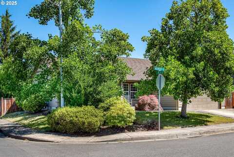 28 HONER LOOP, Creswell, OR 97426