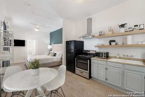 302 E Cevallos, San Antonio, TX 78204
