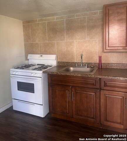 222 Lowell * All Bills Paid, San Antonio, TX 78210