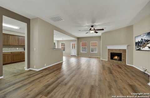 15619 hastings, Selma, TX 78154