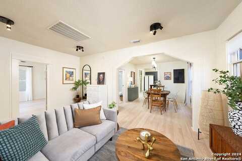 834 W MULBERRY AVE, San Antonio, TX 78212